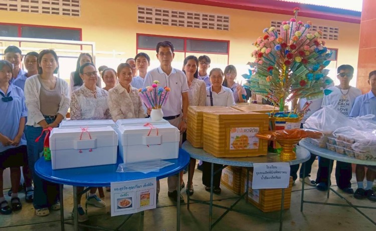 โรงเรียนชุมชนเลิศพินิจพิทยาคม ร่วมทำบุญทอดกฐินสามัคคี